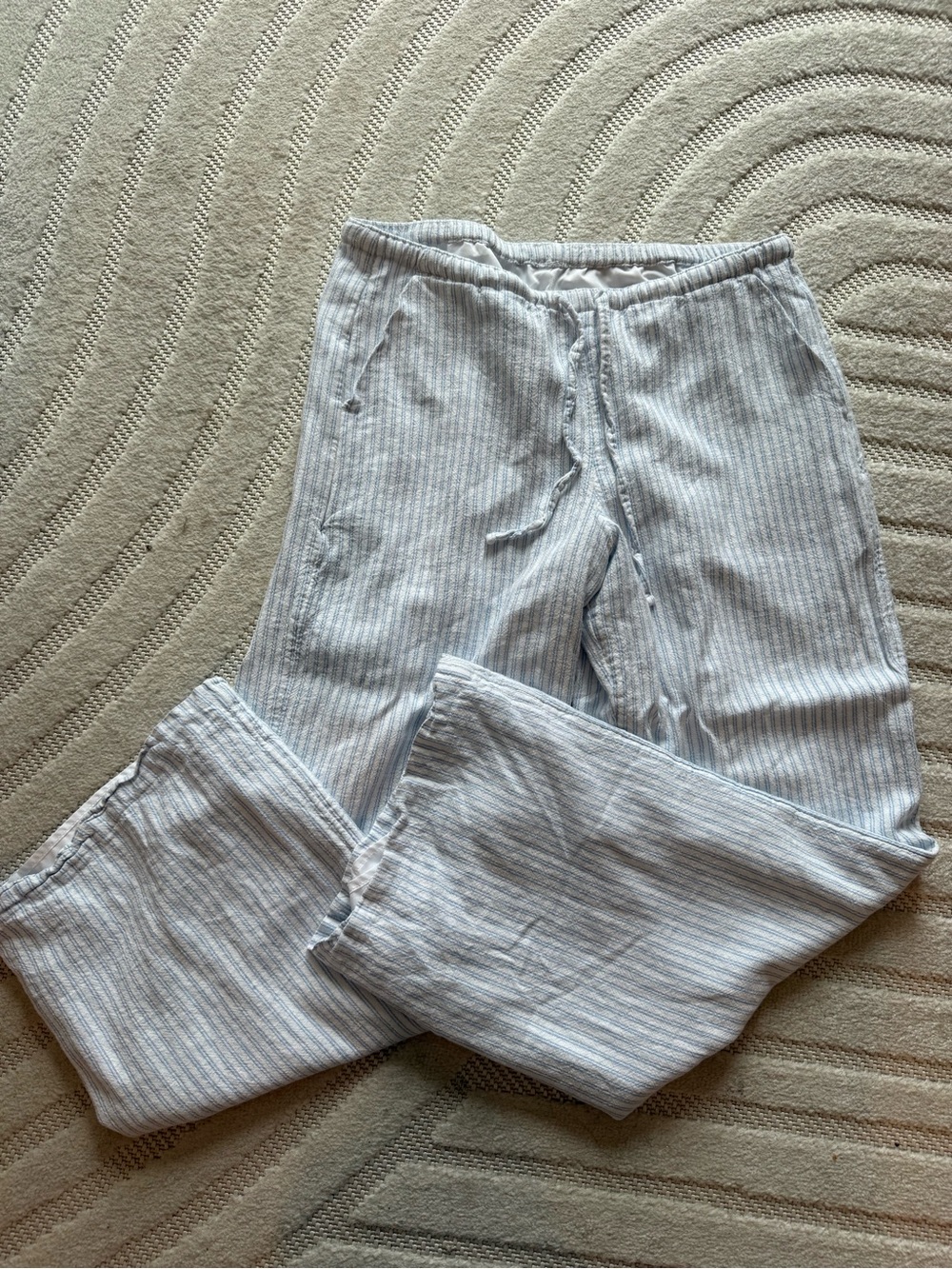 Hollister Men's Light Gray and White Striped Lounge Joggers